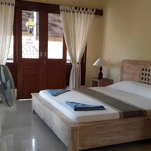  Bed & Breakfast Three Ayu Family House